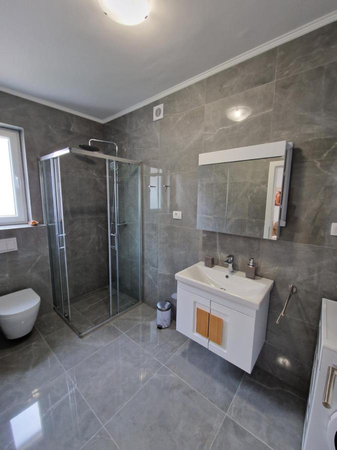 Emmi Nemira Omis Appartement Buitenkant foto